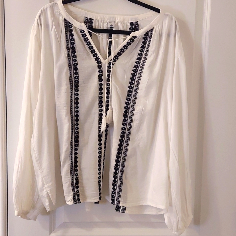 Old Navy embroidered bohemian top size L